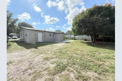 7821 NW 30th St, Davie, FL 33024 - Photo 2