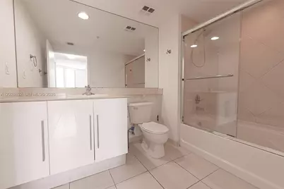 325 S Biscayne Blvd #821, Miami, FL 33131 - Photo 12