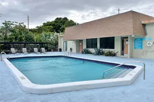 16950 W Dixie Hwy, North Miami Beach, FL 33160 - Photo 22
