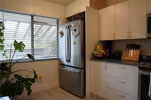453 Lakeview Dr, Weston, FL 33326 - Photo 12
