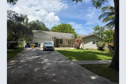 2015 Pinehurst Dr, West Palm Beach, FL 33407 - Photo 2