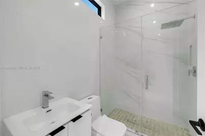 152 NW 165th St, Miami, FL 33169 - Photo 16
