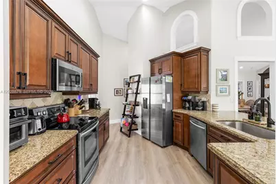 10900 NW 18th Ct, Plantation, FL 33322 - Photo 12