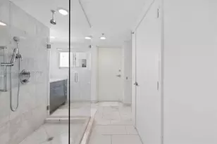 421 Meridian Ave, Miami Beach, FL 33139 - Photo 20