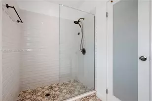 528 NE 72nd St, Miami, FL 33138 - Photo 32