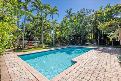528 NE 72nd St, Miami, FL 33138 - Photo 2