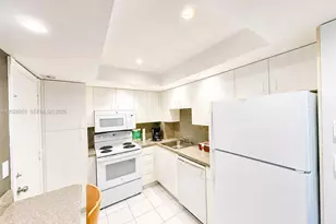 5005 Collins Ave, Miami Beach, FL 33140 - Photo 10