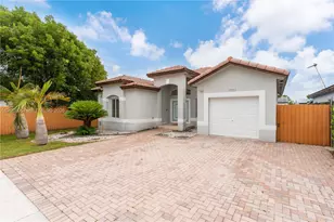 28021 SW 133rd Pl, Homestead, FL 33033 - Photo 2