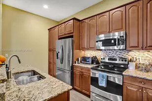 823 NW 82nd Ln, Boca Raton, FL 33487 - Photo 16
