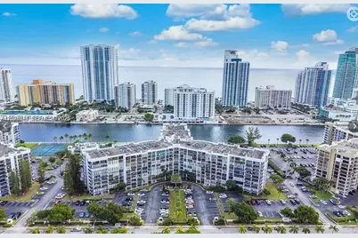 800 Parkview Dr #527, Hallandale Beach, FL 33009 - Photo 2