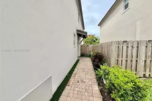 2462 NW 131st Cir, Miami, FL 33167 - Photo 4