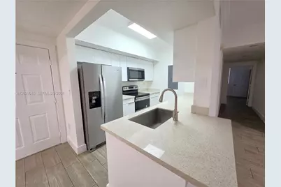215 SW 117th Ter #14101, Pembroke Pines, FL 33025 - Photo 2