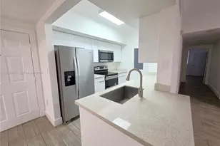 215 SW 117th Terrace, Pembroke Pines, FL 33025 - Photo 2