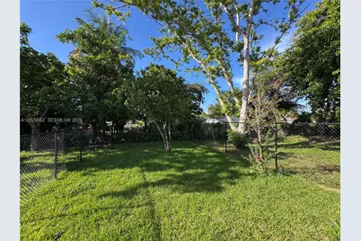 135 NW 60th St #B, Miami, FL 33127 - Photo 10