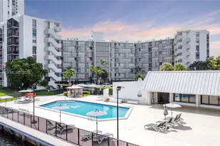 3475 N Country Club Dr, Aventura, FL 33180 - Photo 2