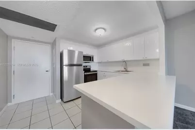 2301 Collins Ave #1030, Miami Beach, FL 33139 - Photo 18