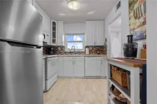 9340 Sunrise Lakes Blvd, Sunrise, FL 33322 - Photo 8