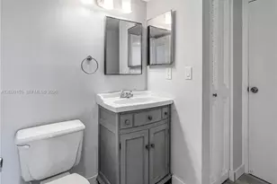 3475 N Country Club Dr, Aventura, FL 33180 - Photo 14