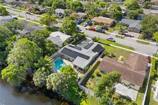 7715 SW 9th St, North Lauderdale, FL 33068 - Photo 28