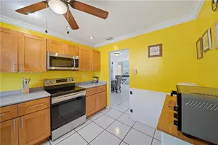 7715 SW 9th St, North Lauderdale, FL 33068 - Photo 16