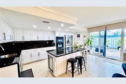 903 NE 27th Ave #903, Hallandale Beach, FL 33009 - Photo 2