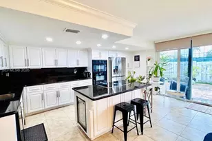 903 NE 27th Ave, Hallandale Beach, FL 33009 - Photo 2