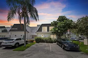 903 NE 27th Ave, Hallandale Beach, FL 33009 - Photo 1