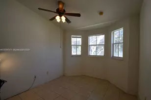 1661 SE 29th Ct, Homestead, FL 33035 - Photo 4