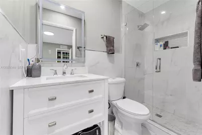 884 W 72nd Pl, Hialeah, FL 33014 - Photo 8