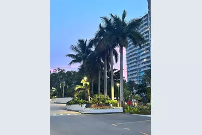 2333 Brickell Ave #1402, Miami, FL 33129 - Photo 20