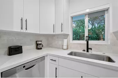 8109 Harding Ave, Miami Beach, FL 33141 - Photo 16