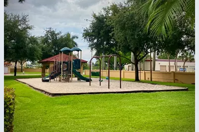 223 Maple Ter, Davie, FL 33325 - Photo 18