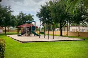 223 Maple Terrace, Davie, FL 33325 - Photo 18