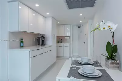 5445 Collins Avenue, Miami Beach, FL 33140 - Photo 8