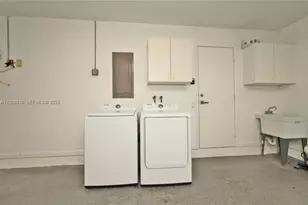 889 Sand Creek Cir, Weston, FL 33327 - Photo 20