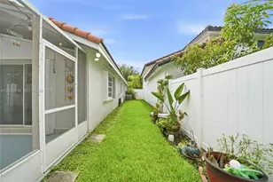 531 SW 176th Ave, Pembroke Pines, FL 33029 - Photo 32
