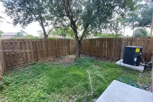 7980 S Southwood Cir, Davie, FL 33328 - Photo 2