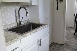 1752 Lauderdale Manor Dr, Fort Lauderdale, FL 33311 - Photo 4