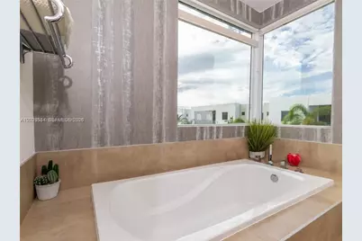 7480 NW 99th Ave, Doral, FL 33178 - Photo 14