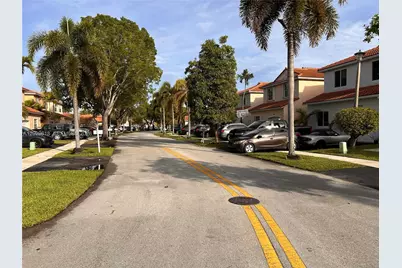 17835 SW 10th Ct, Pembroke Pines, FL 33029 - Photo 4