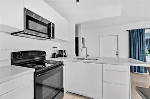 1021 NW 23rd Ave, Miami, FL 33125 - Photo 8
