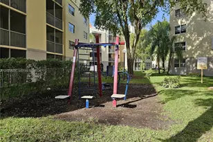 8323 Lake Dr, Doral, FL 33166 - Photo 18
