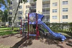 8323 Lake Dr, Doral, FL 33166 - Photo 16