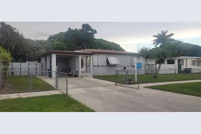 701 NE 14th St, Homestead, FL 33030 - Photo 2
