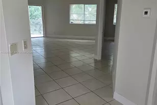 9901 Westview Dr, Coral Springs, FL 33076 - Photo 4