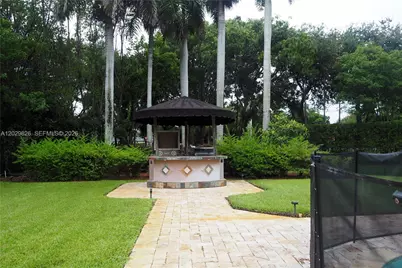 2750 E Jockey Cir E, Davie, FL 33330 - Photo 22