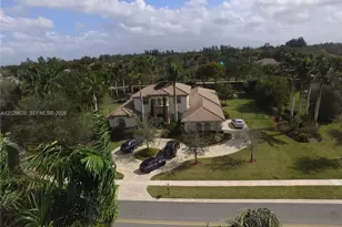 2750 E Jockey Cir E, Davie, FL 33330 - Photo 4