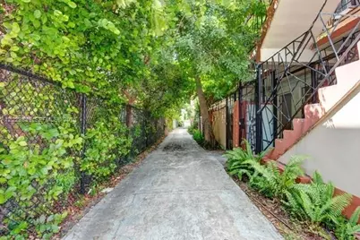 542 NW 8th St #11, Miami, FL 33136 - Photo 1