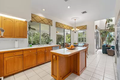 3755 Lancewood Dr, Coral Springs, FL 33065 - Photo 8