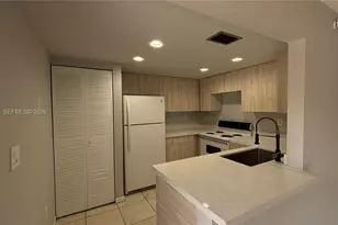 10303 NW 9th St Cir, Miami, FL 33172 - Photo 6